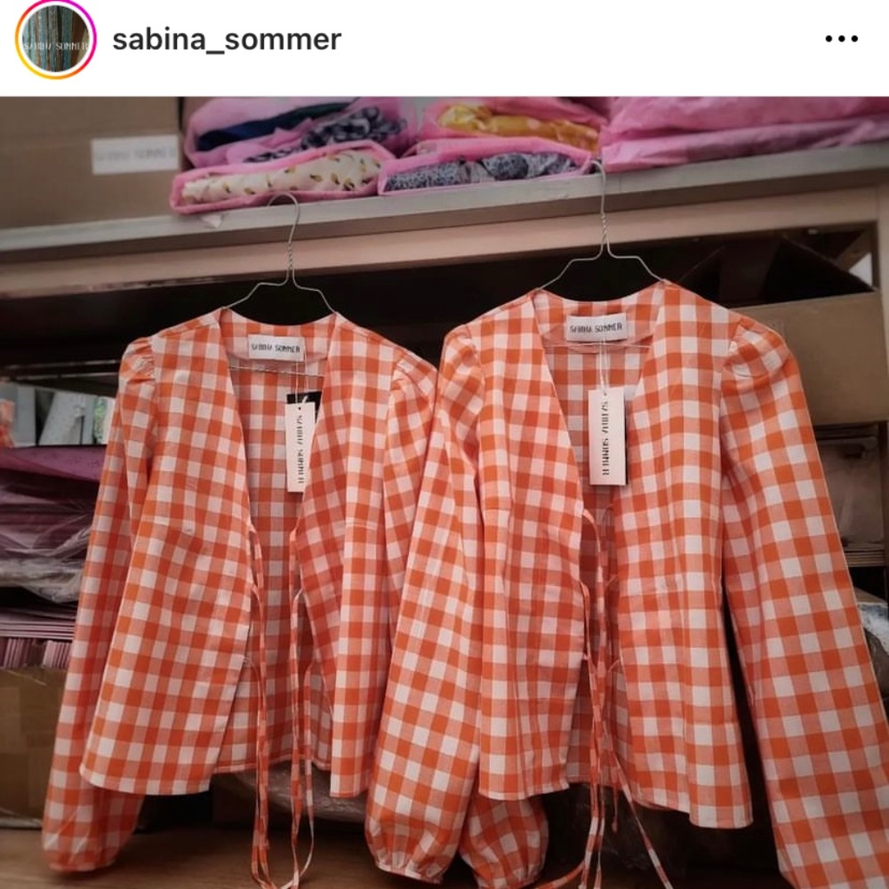 Sabina Sommer Front Bow Tie Daria Shirt in Orange - Picture 4 of 6